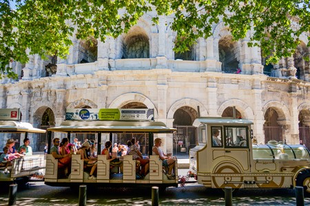 Le petit train touristique de Nîmes passe au vert Image 2